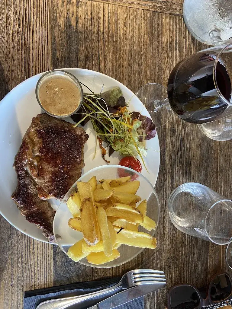 Anatole Roux_Taverne de Kermorvan_Conquet_review