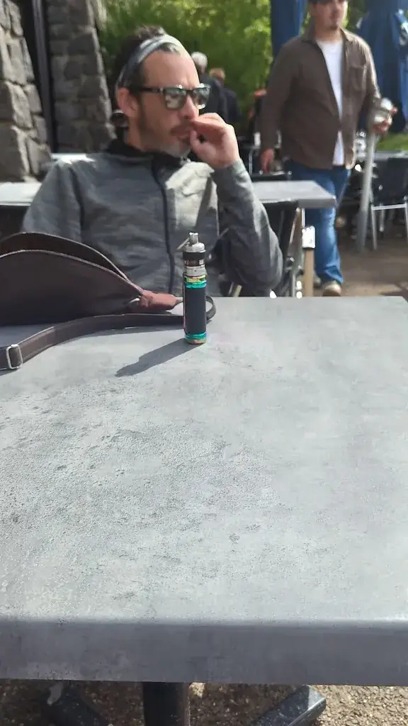 Hôtel-Restaurant Le Lac Pavin ristorante a Besse-et-Saint-Anastaise