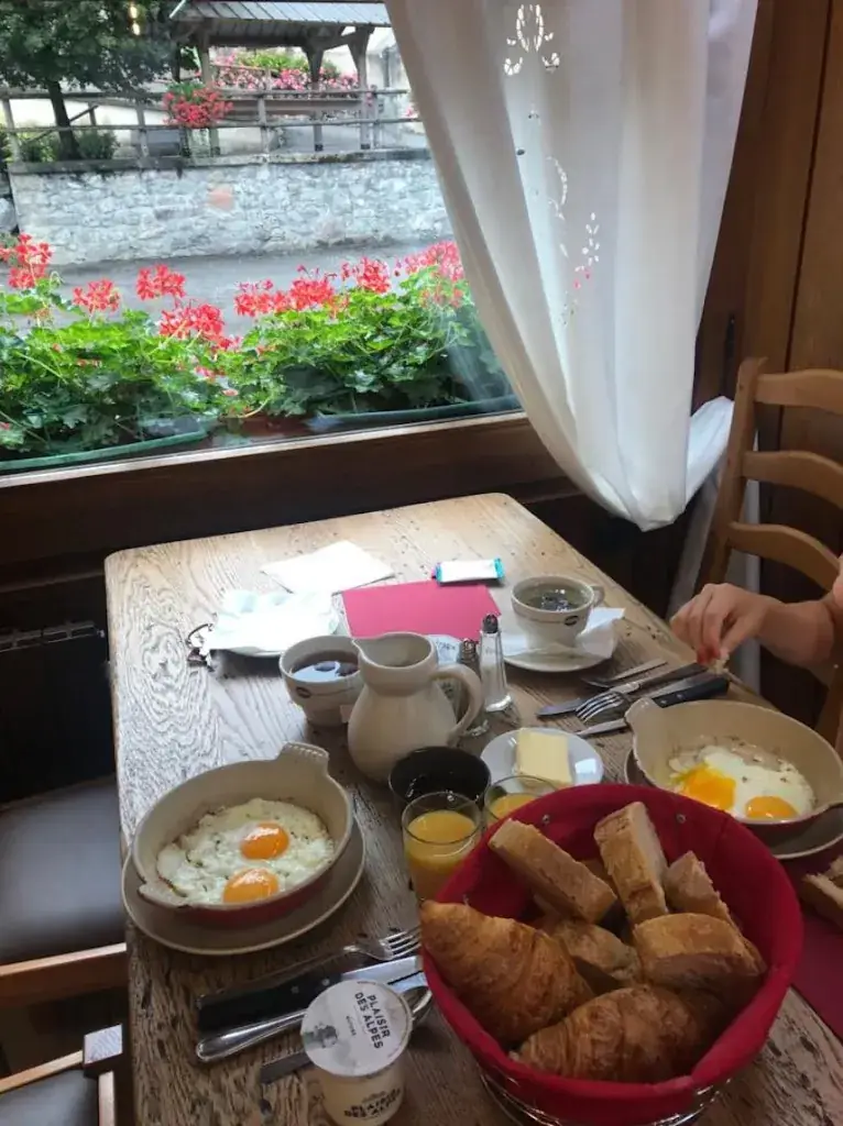 Constantin Alexandru Mihai_Le Mont Jorat_Abondance_review