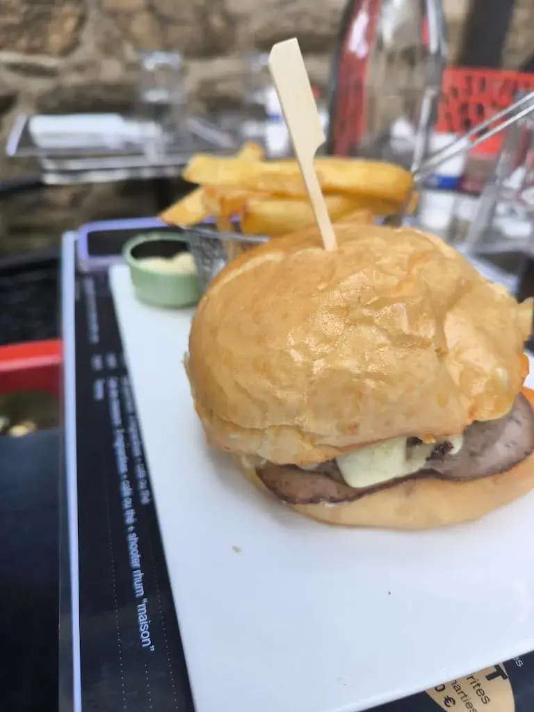 Carole Petra_Café des Chasseurs_Quintin_recensione