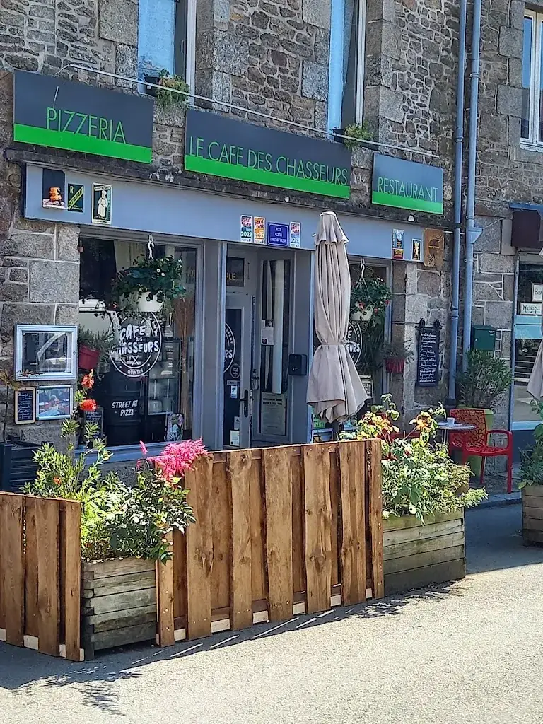 Café des Chasseurs Restaurant in Quintin