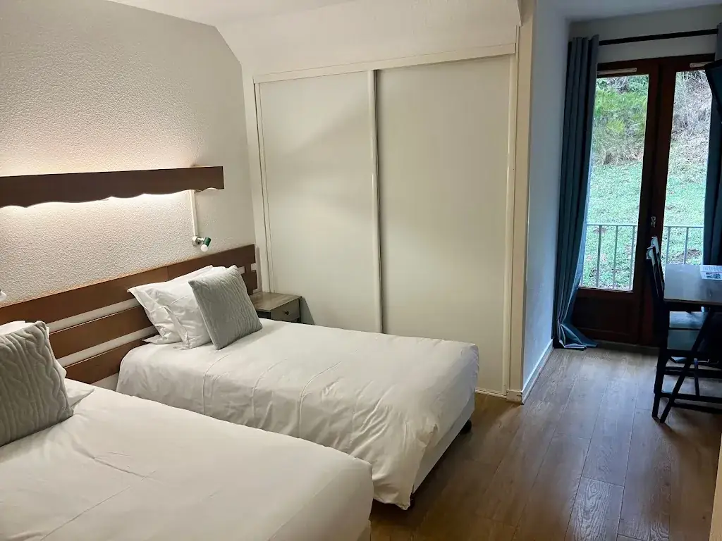 Hotel Restaurant Piscine Le Clos_Besse-et-Saint-Anastaise_slider_image_2