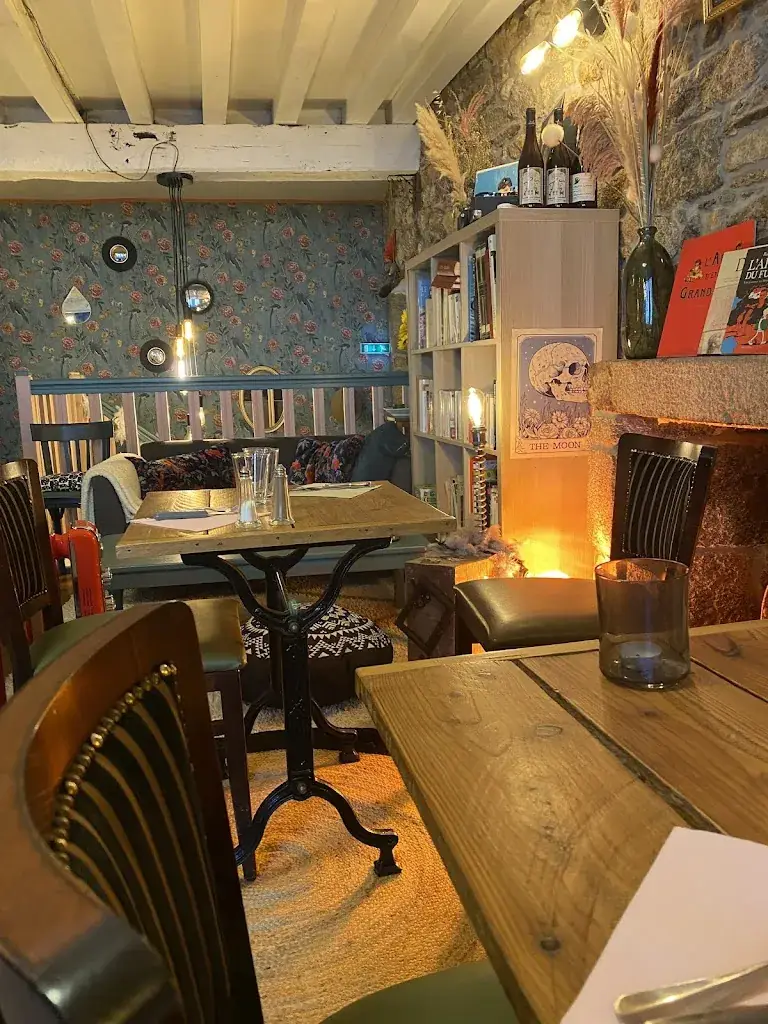 Les coudes sur la table_Dinan_slider_image_3