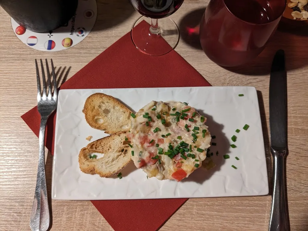 Alisa M_Le Saint Louis : Restaurant en Centre-Ville de Dinan (Repas de Groupe)_Dinan_review