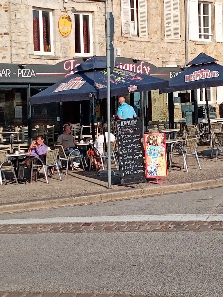 Muriel Gamble_La Taverne - Table de caractère - Lécousse_Lécousse_recensione