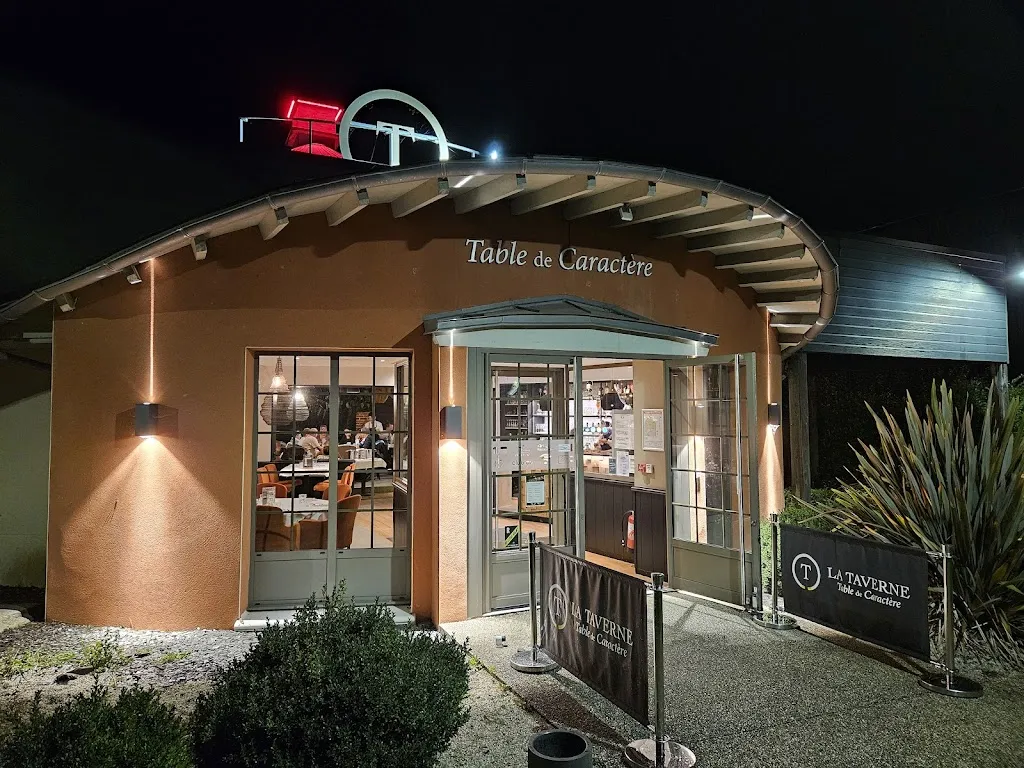 La Taverne - Table de caractère - Lécousse_Lécousse_slider_image_1