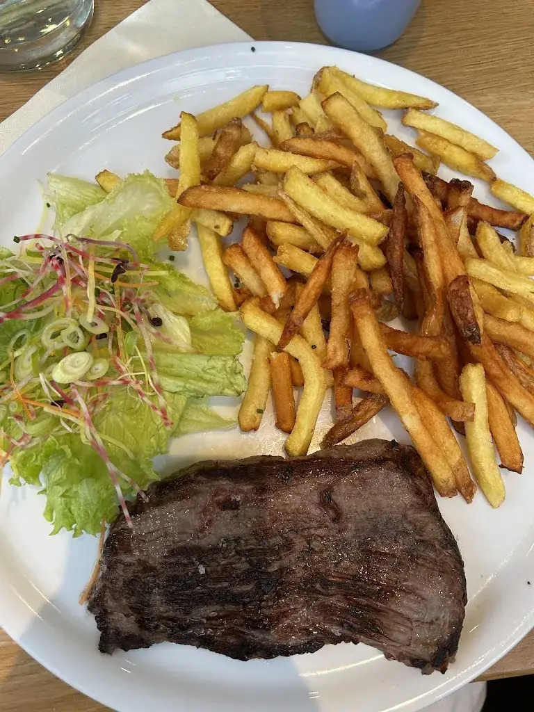 Ombeline TW_La Parenthèse_Palais_review