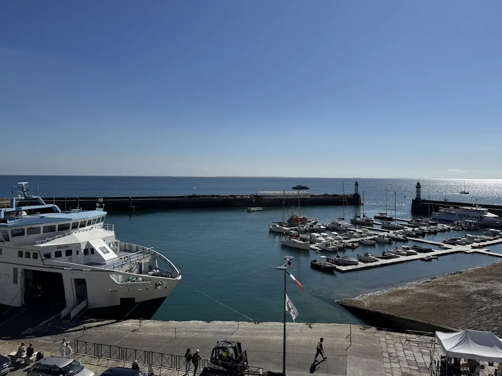 Hank Suominen_Brittany Grand Hotel_Palais_review