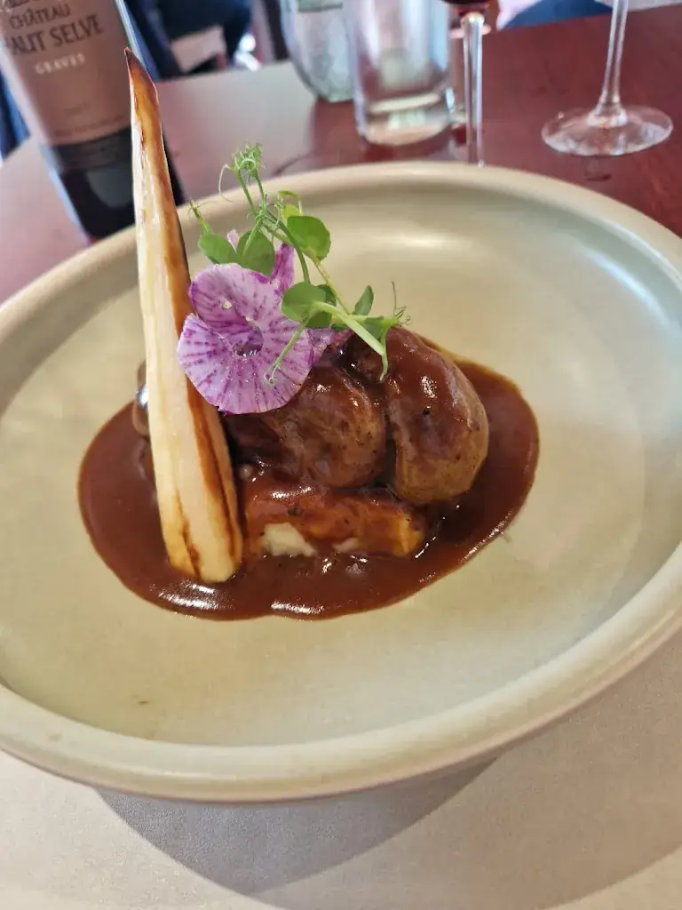 Christine Eyre_Le Flandre_Saint-Palais-sur-Mer_review