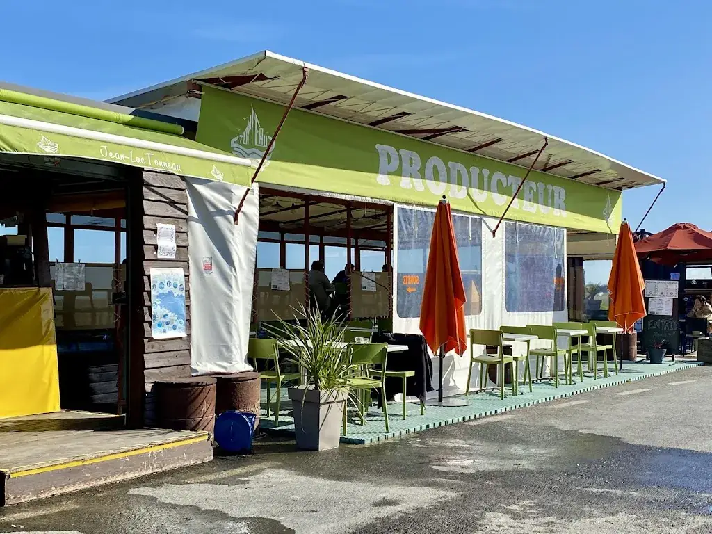 Oysters and mussels Jean-Luc Tonneau_Vivier-sur-Mer_slider_image_1