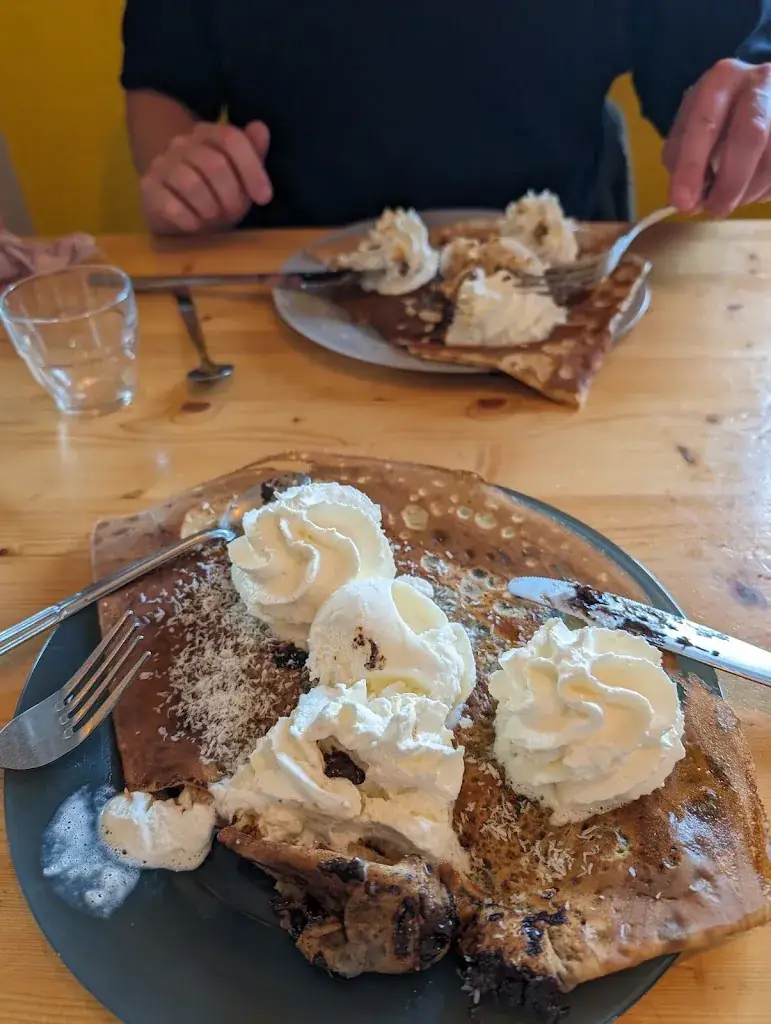 Eline Hermina_Le Café du Port_Trédrez-Locquémeau_review