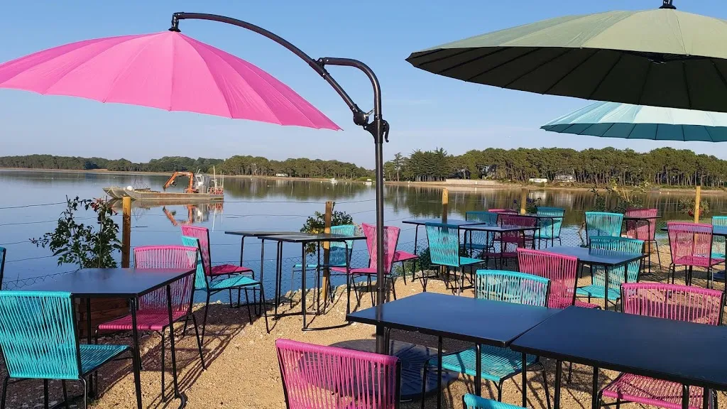 Les Viviers De La Ria ( vente au détail ) restaurant in Locoal-Mendon