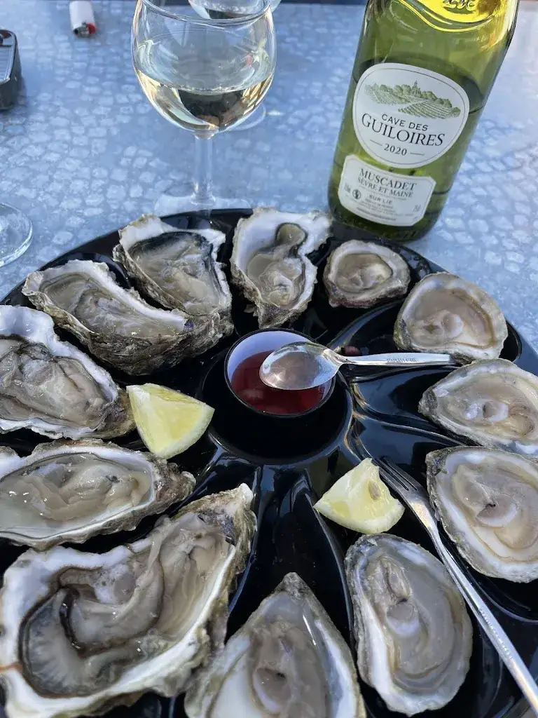 Catherine N._Huitres Damerose_Locoal-Mendon_review