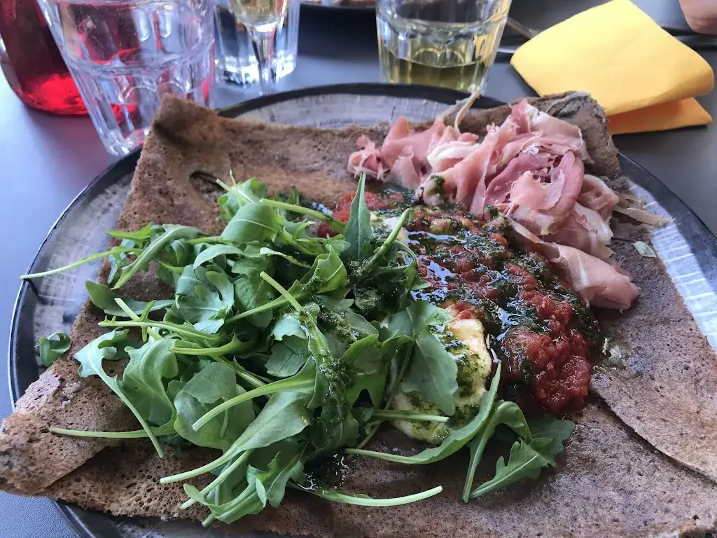 Rita Maria Salameh_LA PASSE SUD_Larmor-Plage_review