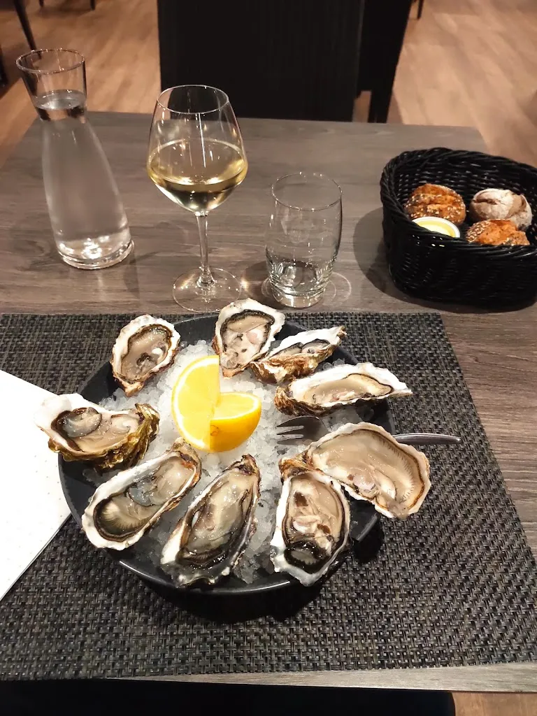 pascal boujon_LA TABLE DES MOUETTES_Larmor-Plage_review