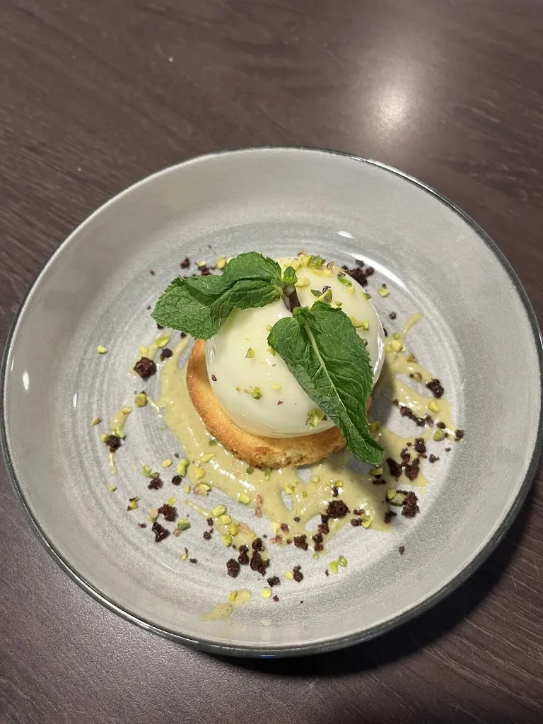 LA TABLE DES MOUETTES restaurant in Larmor-Plage