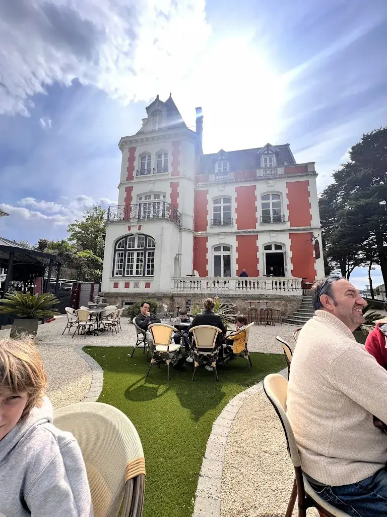 James Patten_Villa Margaret_Larmor-Plage_review