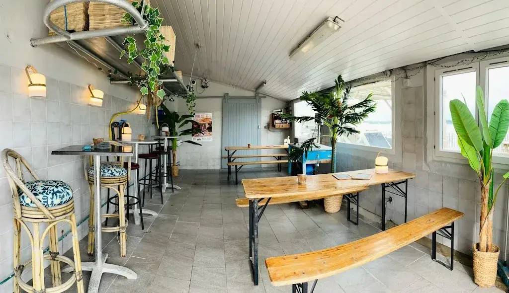 Le Gros Eric - les huitres de l ile de seniz restaurant in Locmariaquer