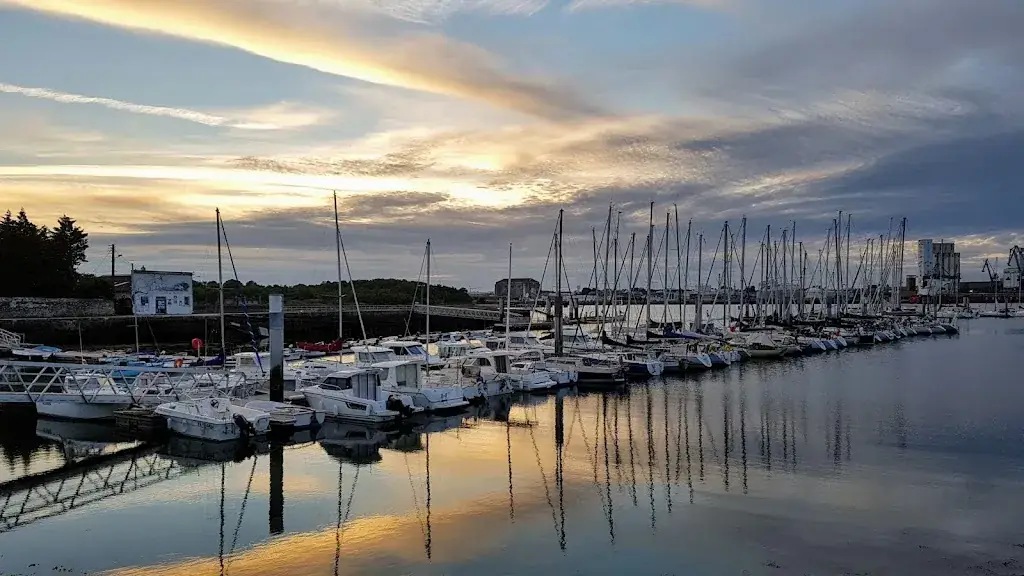 James Tuke_Le Cargo_Locmiquélic_review