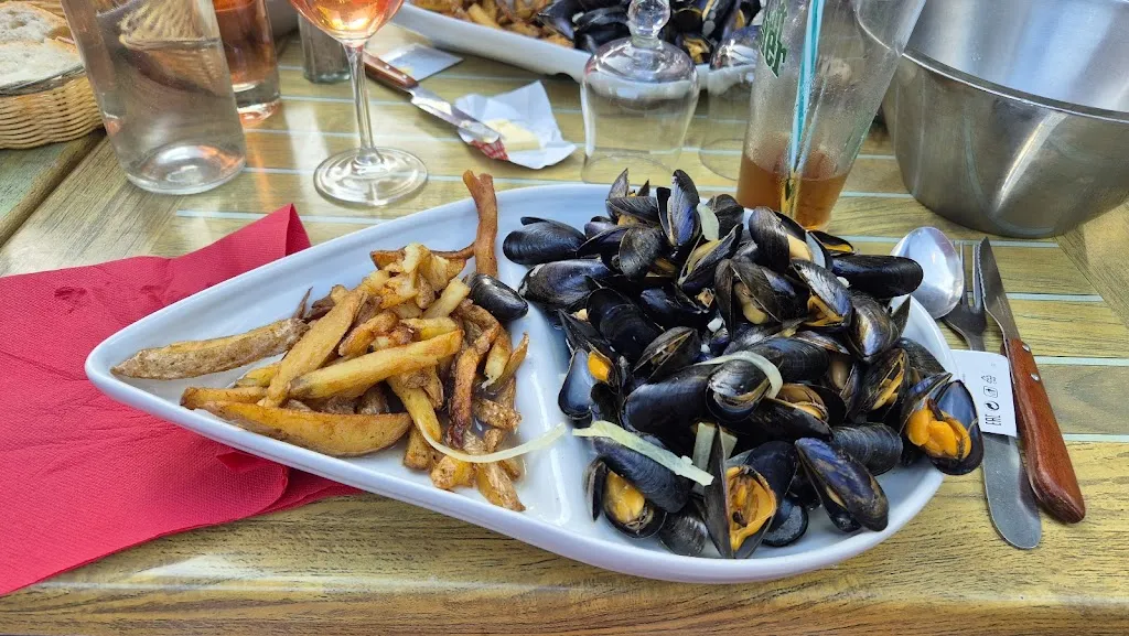 Elvina Le Nézet_Beira Mar_Port-Louis_review