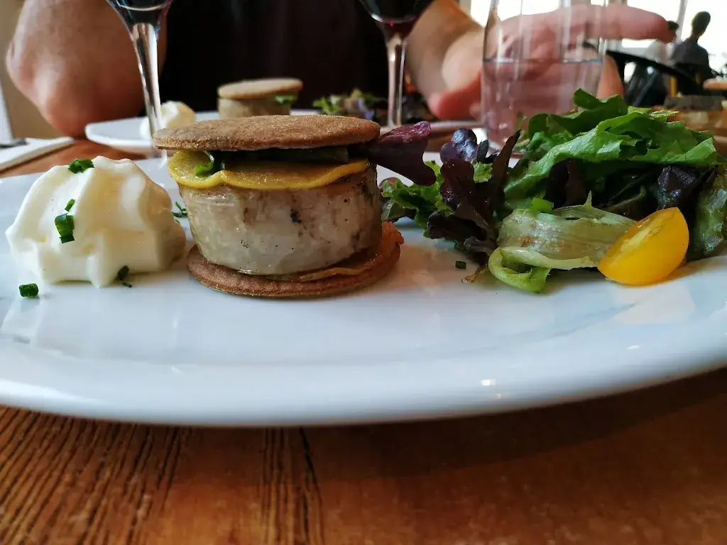 karine le roch_Le B_Port-Louis_review