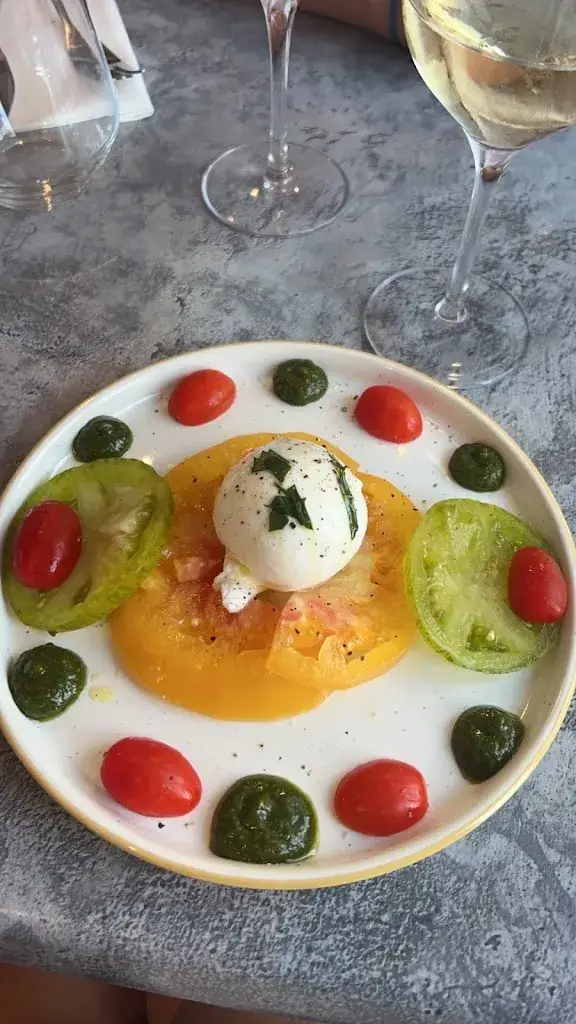 amandine defay_Le B_Port-Louis_review