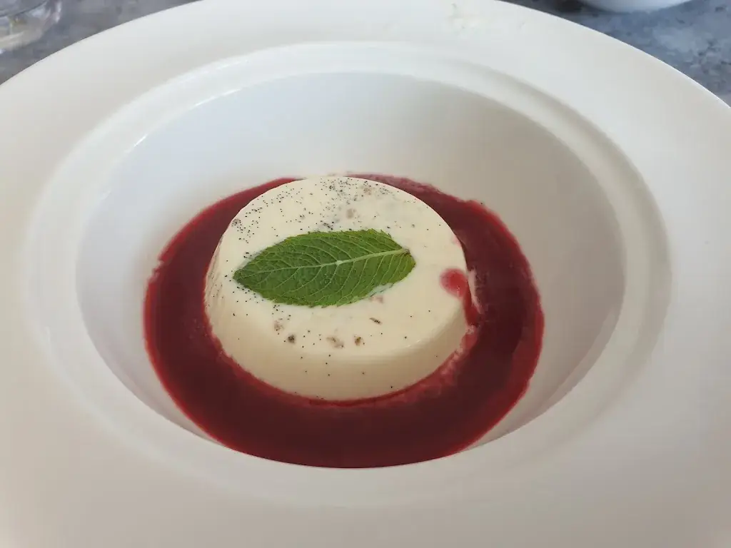 Le B_Port-Louis_slider_image_3