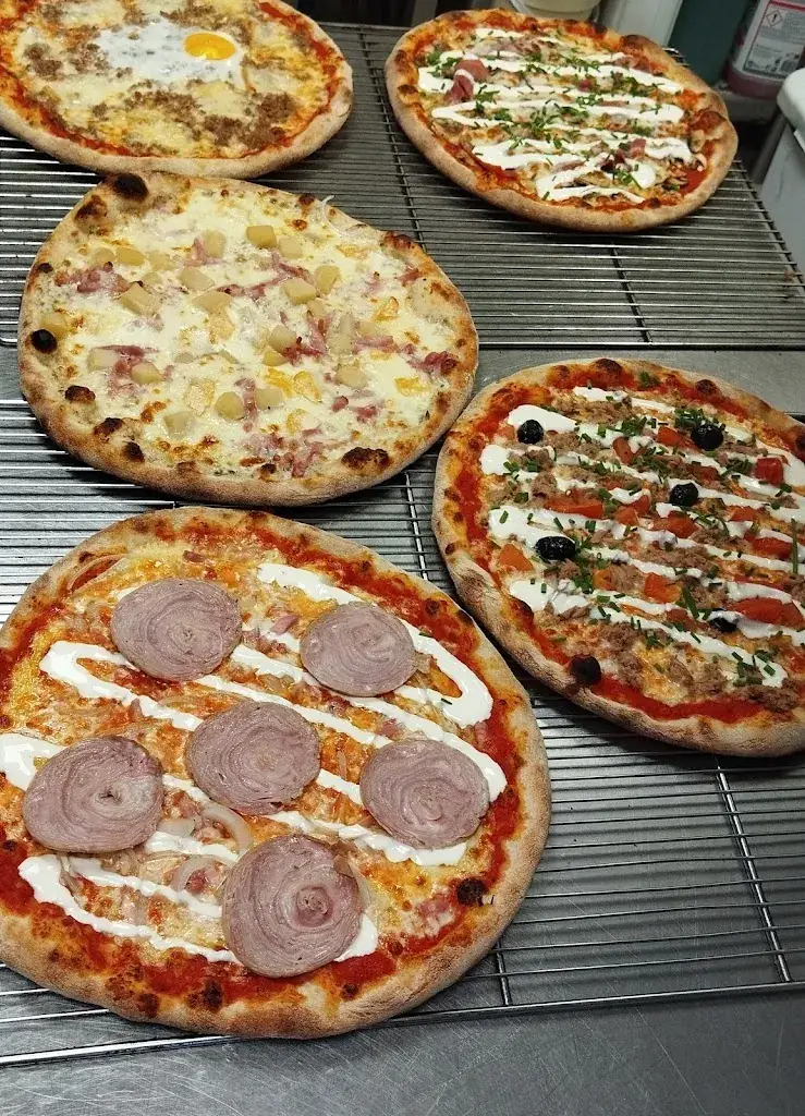 Pizza Minahouet_Locmiquélic_slider_image_3