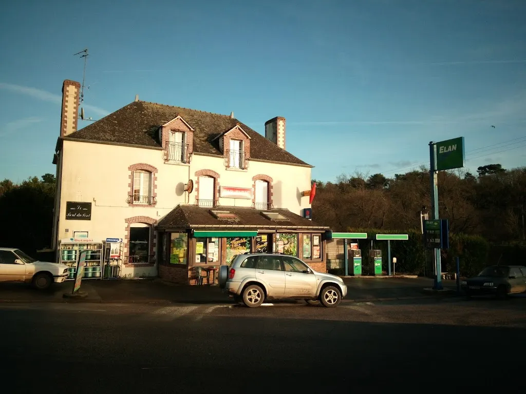 Le Bout du Pont restaurant in Loyat