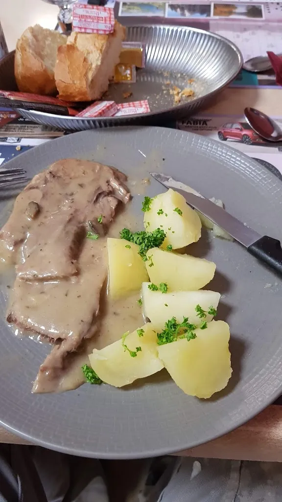 Restaurant Au P'tit Paris_Gourhel_slider_image_1