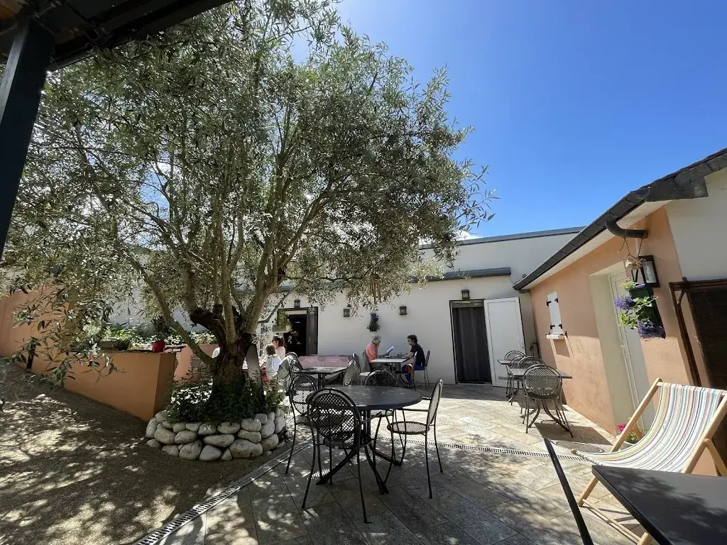 Olya Bracconi_Les Papilles au vert_Ploërmel_review