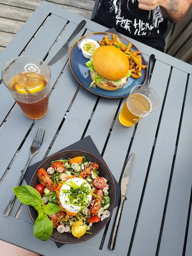 Chloé Coubard_Millin_Locquirec_review