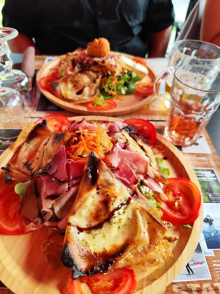 La Taverne d'ici et d'ailleurs_Chapelle-d'Abondance_slider_image_3