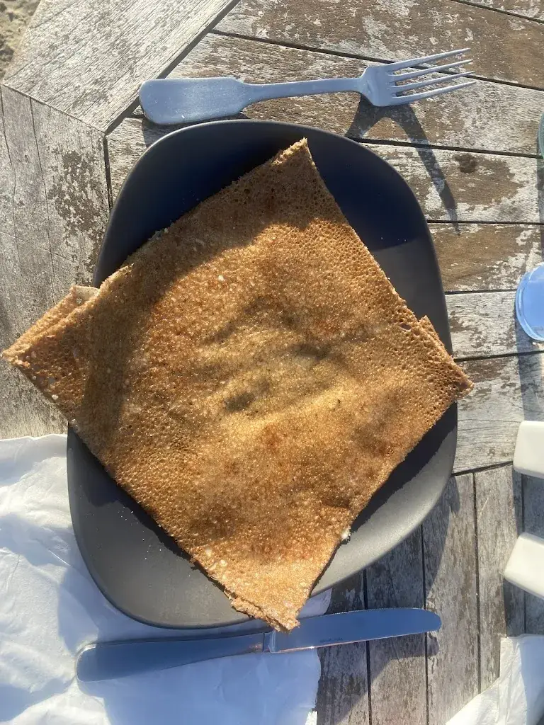 Tiphaine Le Goff_La Paillote - Cantine du Voyage_Locquirec_review