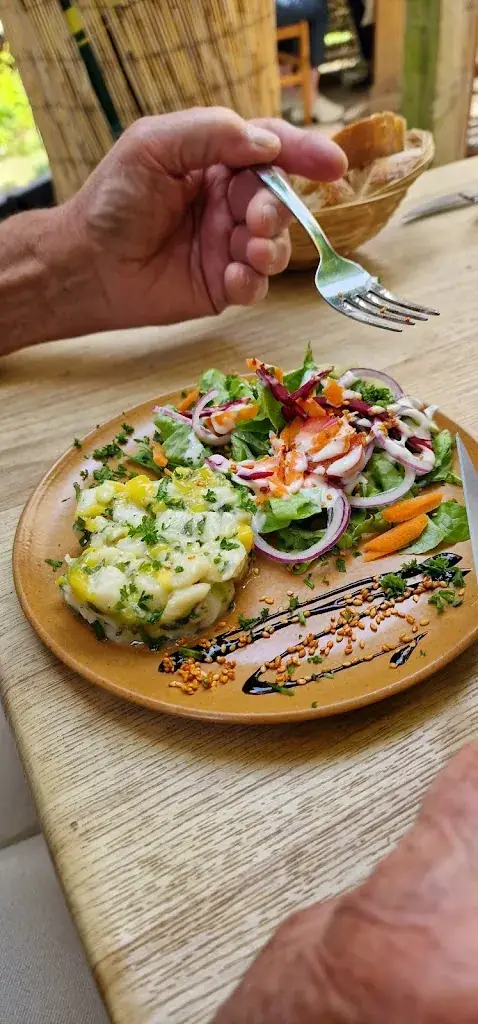 Dominique Colleville_Au Café Vagabond_Saint-Brieuc-de-Mauron_review