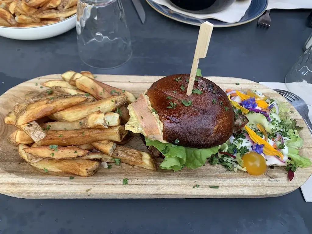 C. P._Au Café Vagabond_Saint-Brieuc-de-Mauron_review