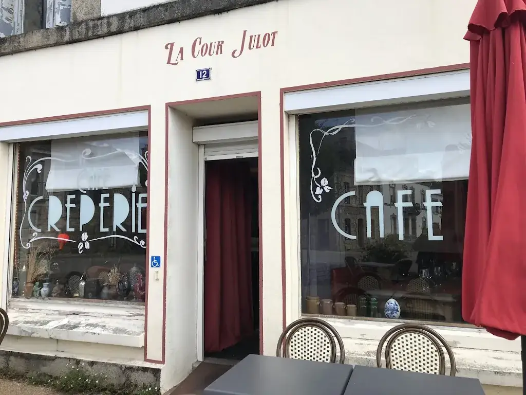 La Cour Julot Restaurant in Melrand