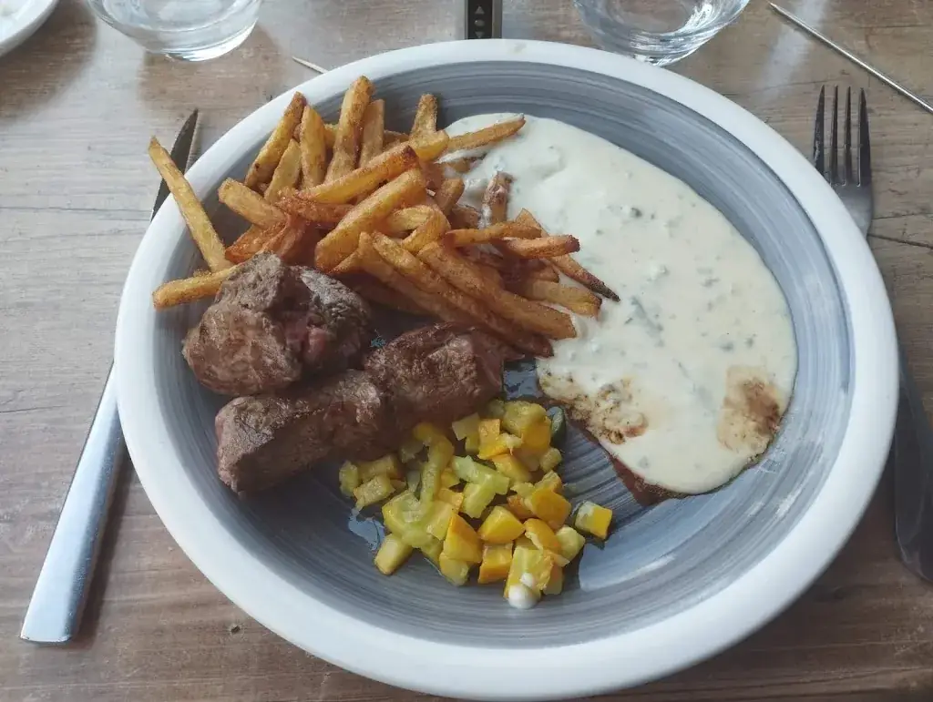 Celine Touly_La Villa Romance Sarl_Merlevenez_review