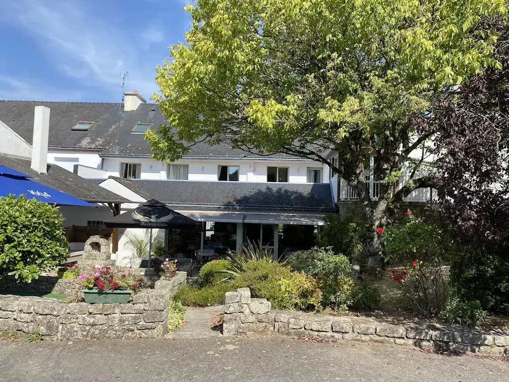 Le Vieux Puits restaurant in Meslan