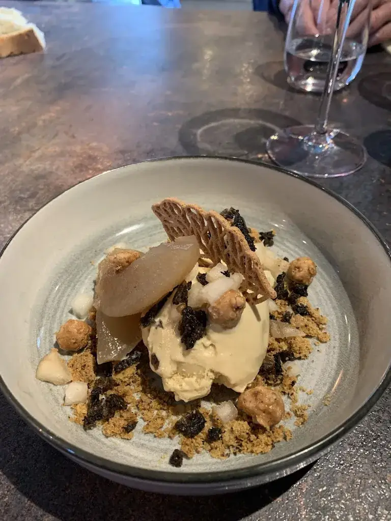 Isabelle Nuttall_Les Epicurieux_Culoz_review