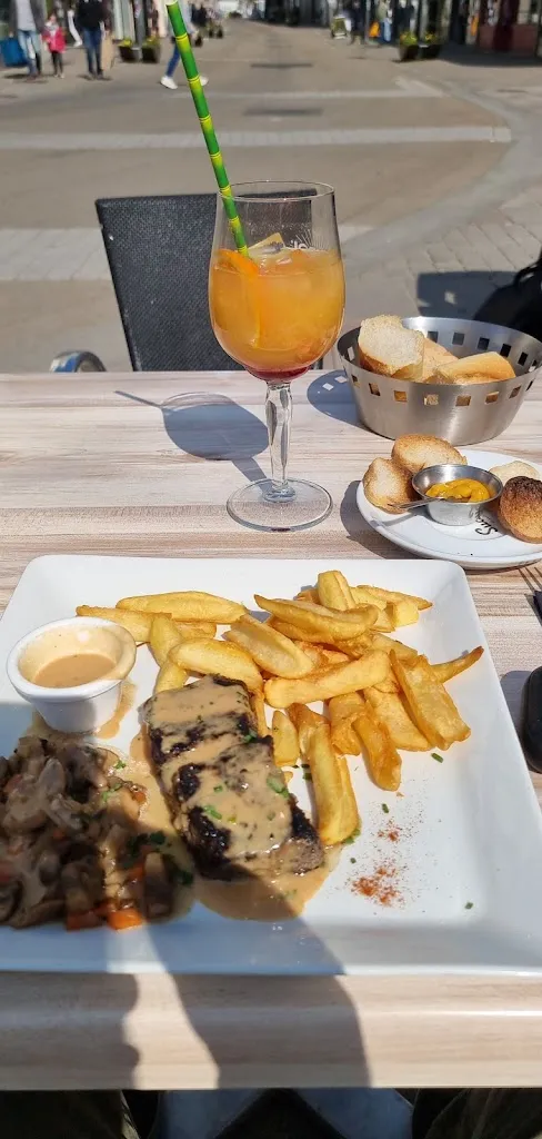 Saeed Alzouhari_Le Carré_Lorient_recensione