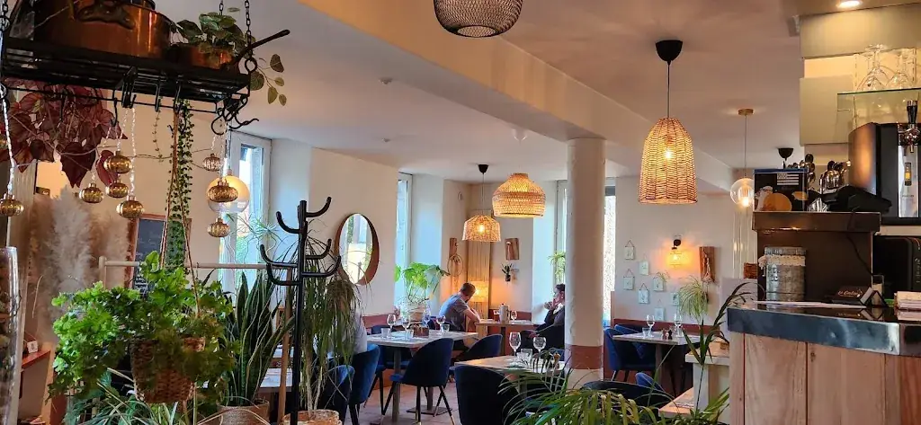 MS Wong_Le Gaston_Malestroit_review