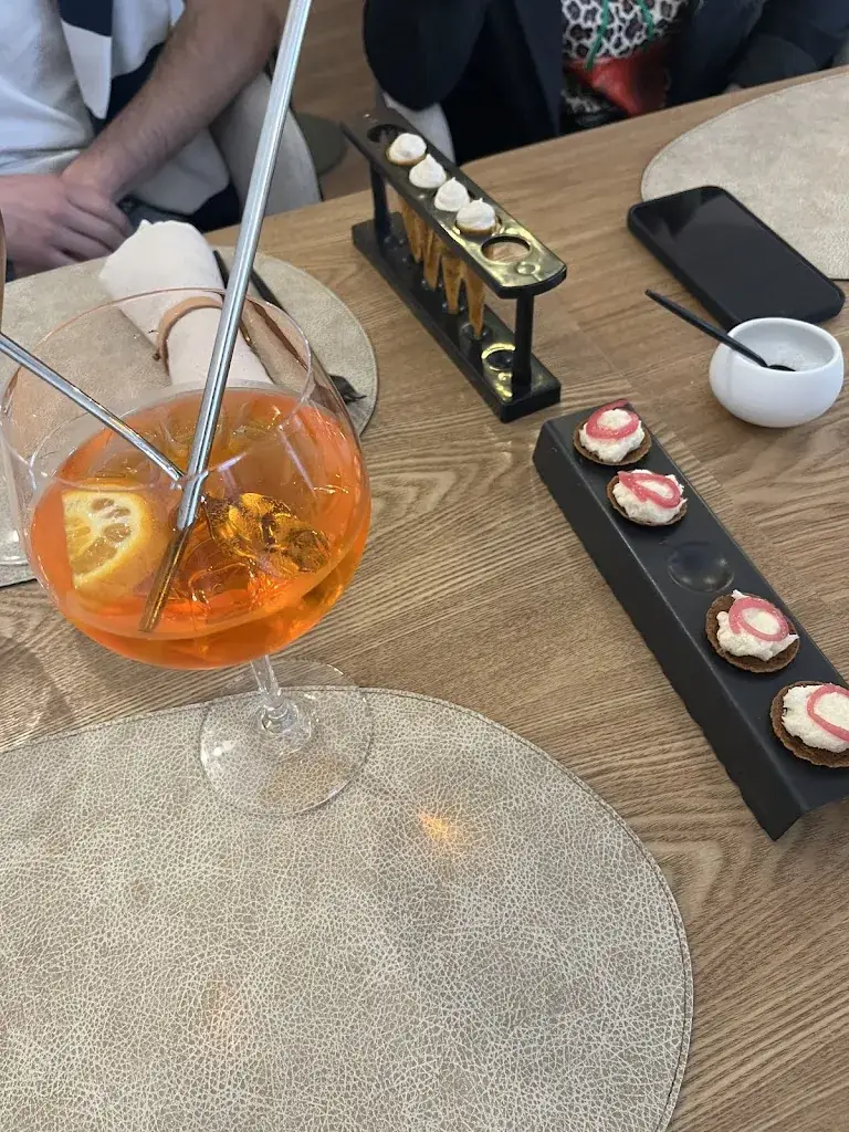 Aurélie Brière Herzeel_A Comer_Malestroit_review