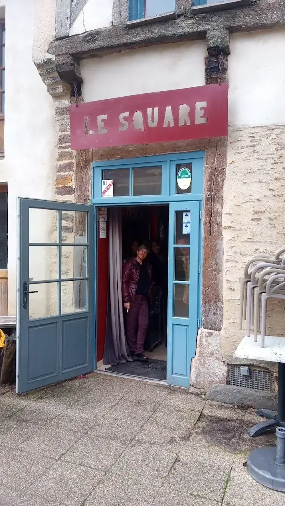 michel saulnier_LE SQUARE_Malestroit_review