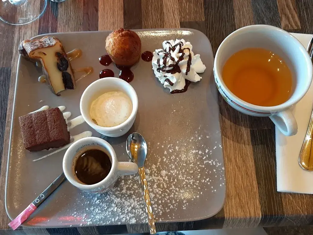 Karin Hayward_Chez Tonton Guy_Paimpol_review