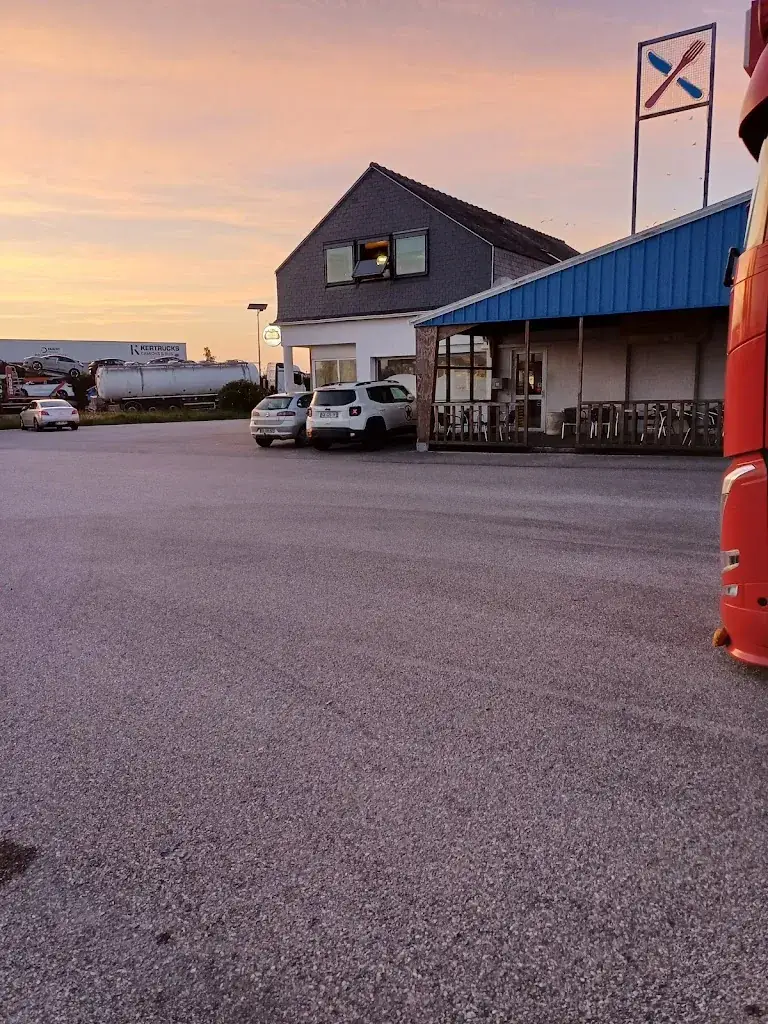 Route 17_Le Marignan_Loudéac_review