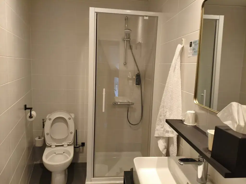 Nick Nick_Brit Hotel Les Voyageurs_Loudéac_recensione