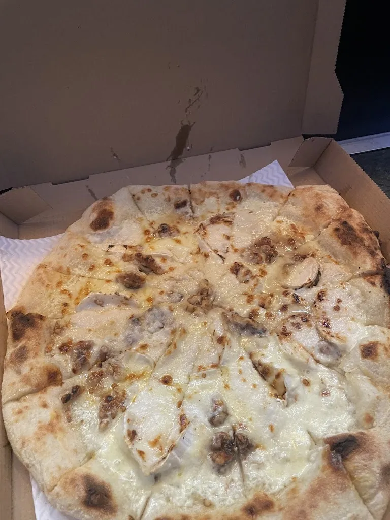 Celia_Casa J _Miniac-Morvan_review