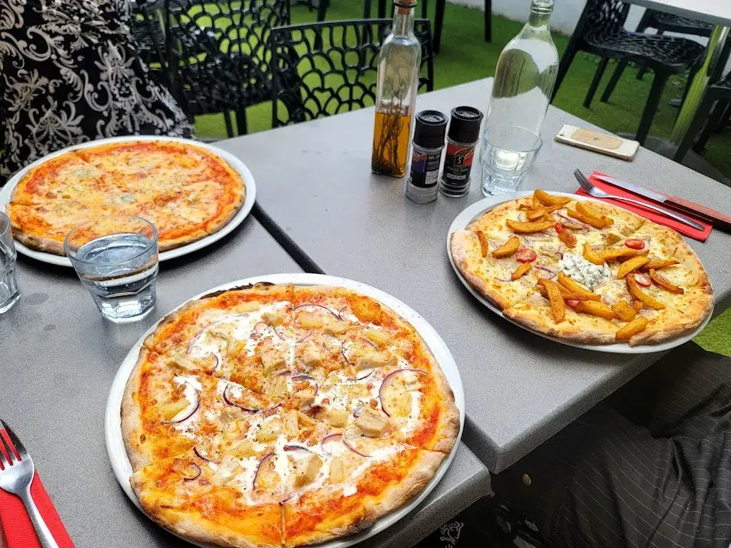 La Scala_Montfort-sur-Meu_slider_image_2