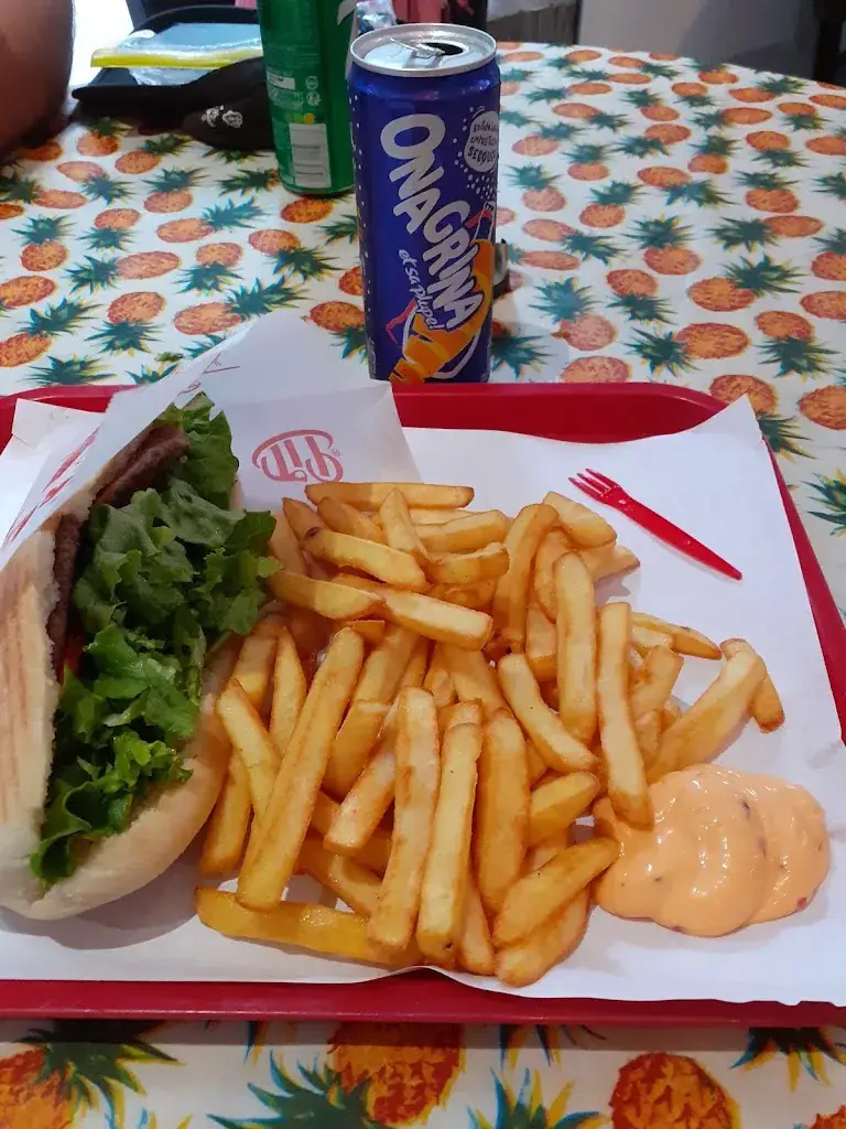 Eva COLLIN_Kebab & Burger_Montfort-sur-Meu_recensione